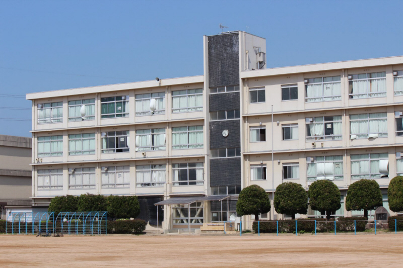 小学校　鳩里小学校（小学校）まで793m