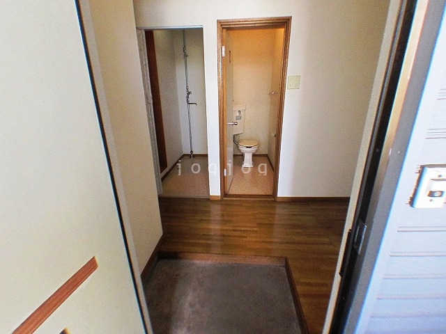 玄関　ゆったりとした玄関です。
