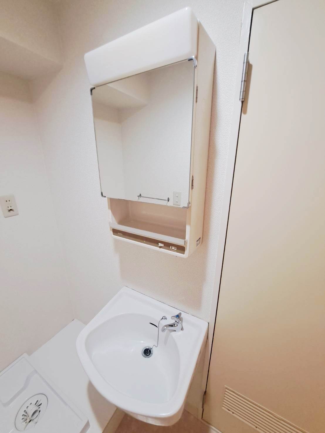 洗面設備　別部屋参考写真となります。