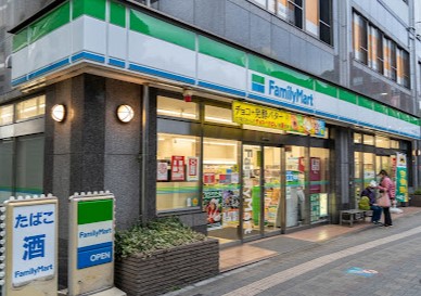 コンビニ　ファミリーマート 吉祥寺公園通り店（コンビニ）まで386m