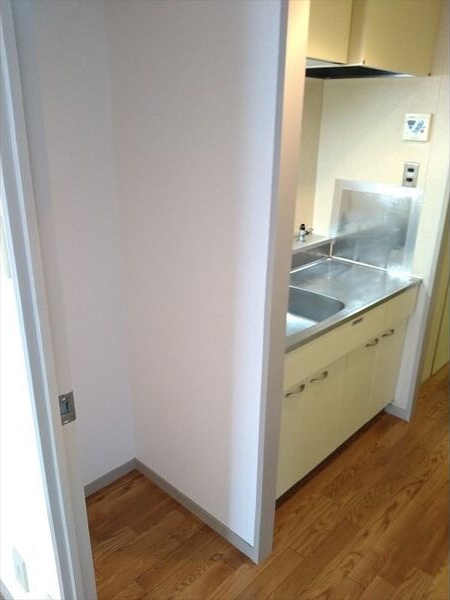 キッチン　※写真は同じマンションの違う部屋のものになります。