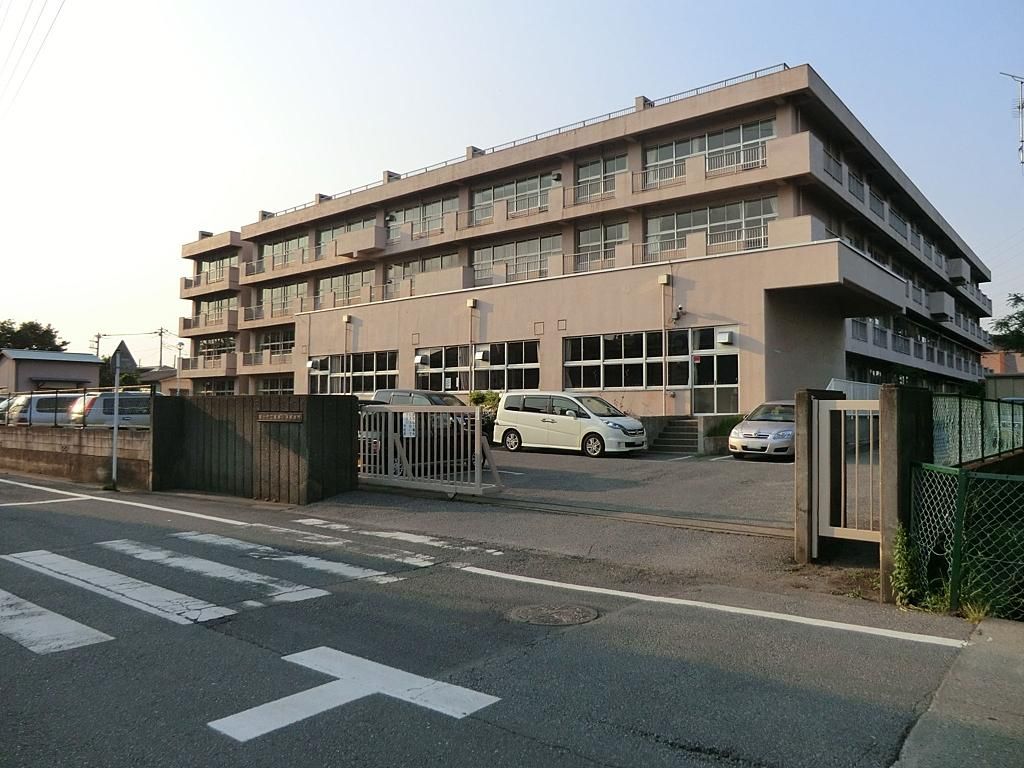 小学校　越谷市立宮本小学校（小学校）まで230m