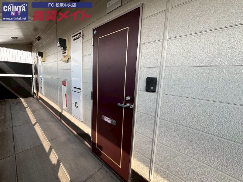 玄関　別部屋反転参考写真です
