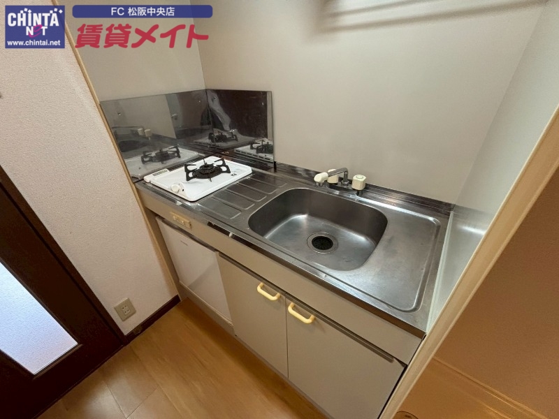 キッチン　別部屋反転参考写真です
