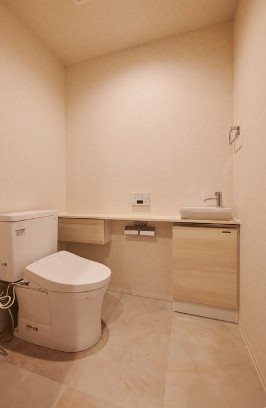 シー・クリサンス西岡本のトイレ写真