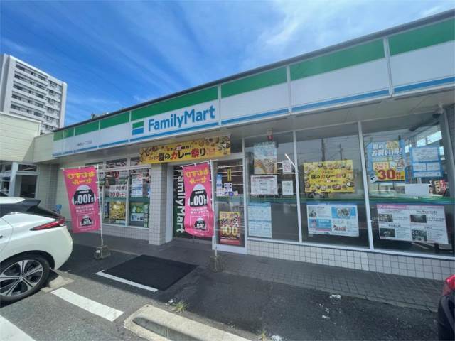 コンビニ　ファミリーマート 八幡青山一丁目店（コンビニ）まで587m