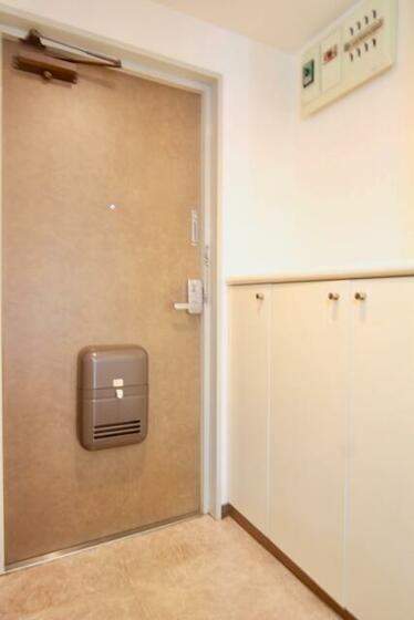 玄関　※別部屋参考写真