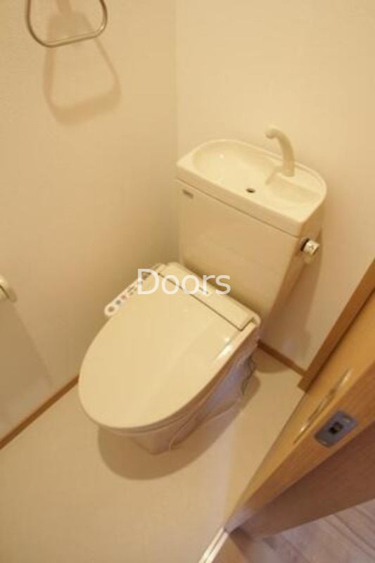 ＪＲ宇野線 大元駅 2階建 築11年のトイレ写真