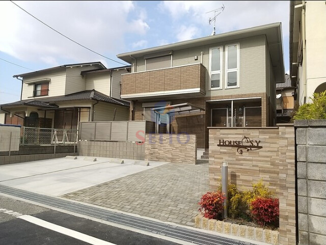 建物外観　建築中