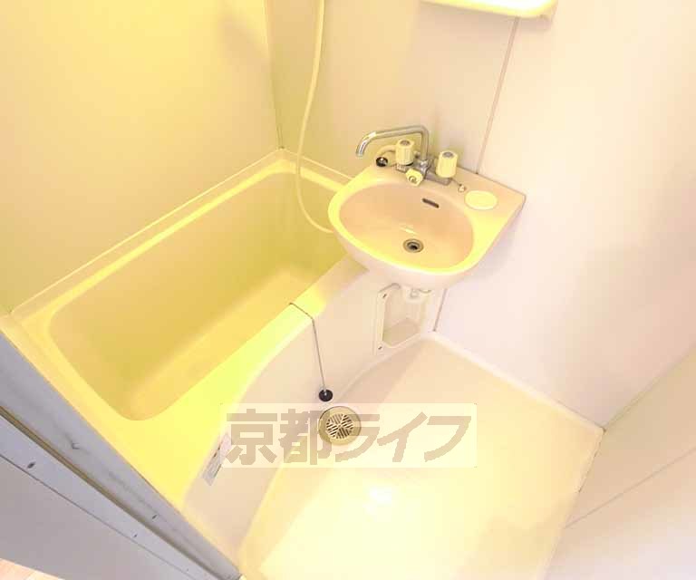 バス・シャワールーム　トイレと別のセパレートバスです。