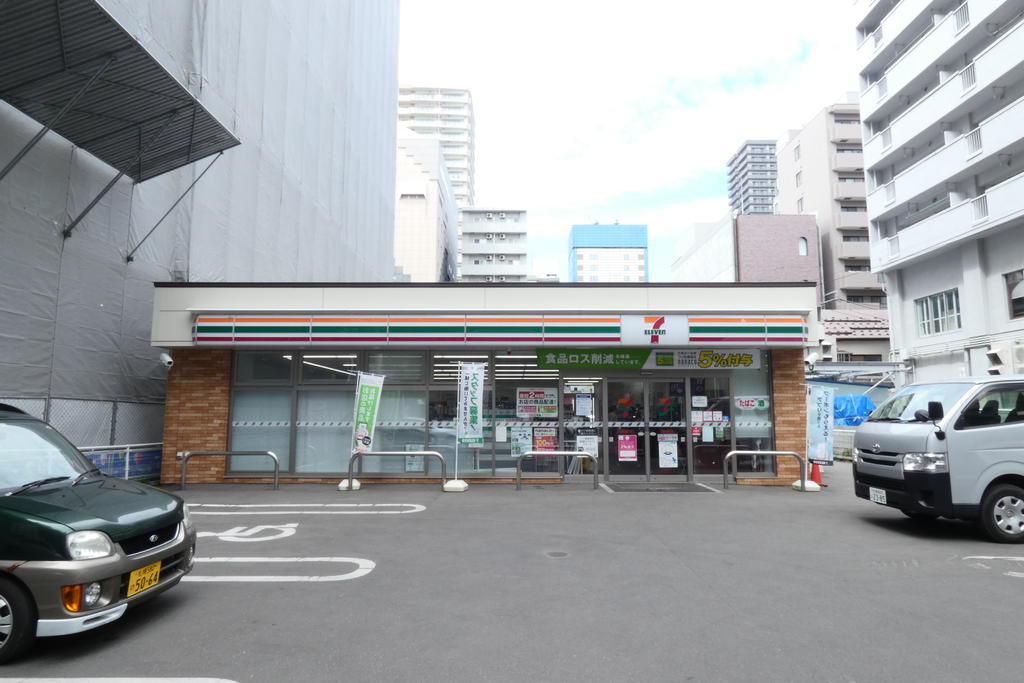 コンビニ　セブンイレブン札幌南3条西8丁目店（コンビニ）まで250m