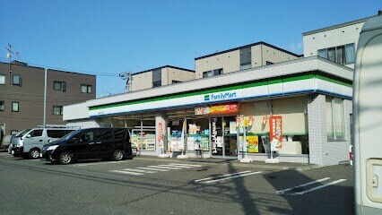コンビニ　ファミリーマート札幌菊水6条店（コンビニ）まで116m