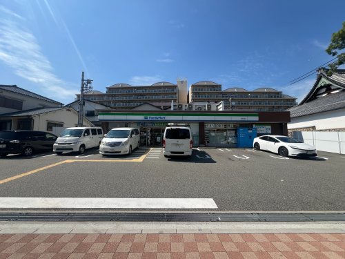 コンビニ　ファミリーマート 灘神前町店（コンビニ）まで224m