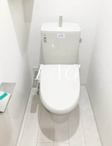 小田急線 登戸駅 徒歩9分 3階建 築3年のトイレ写真