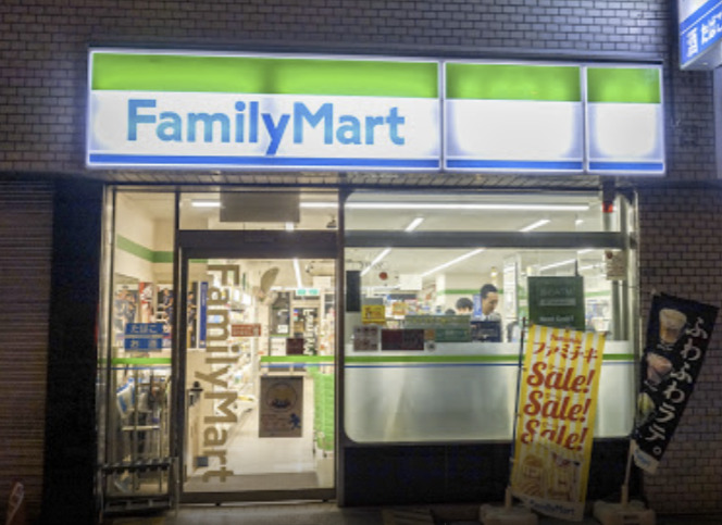コンビニ　ファミリーマート 本町駅西店（コンビニ）まで175m