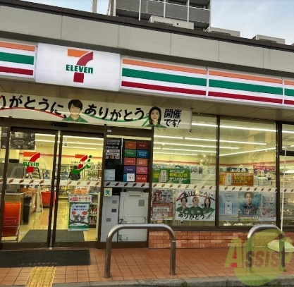 コンビニ　セブンイレブン豊中服部南町4丁目店（コンビニ）まで666m