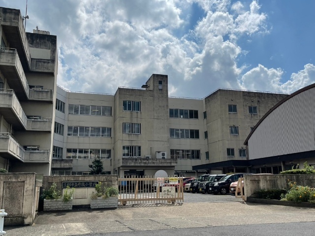 小学校　三郷市立丹後小学校（小学校）まで931m