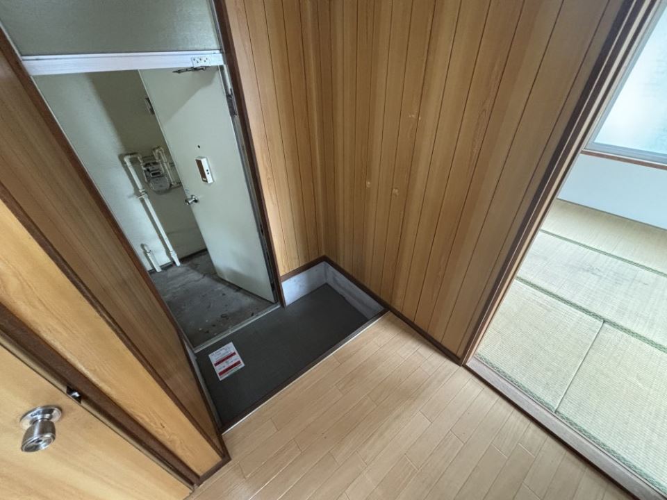 玄関　エアコン付です