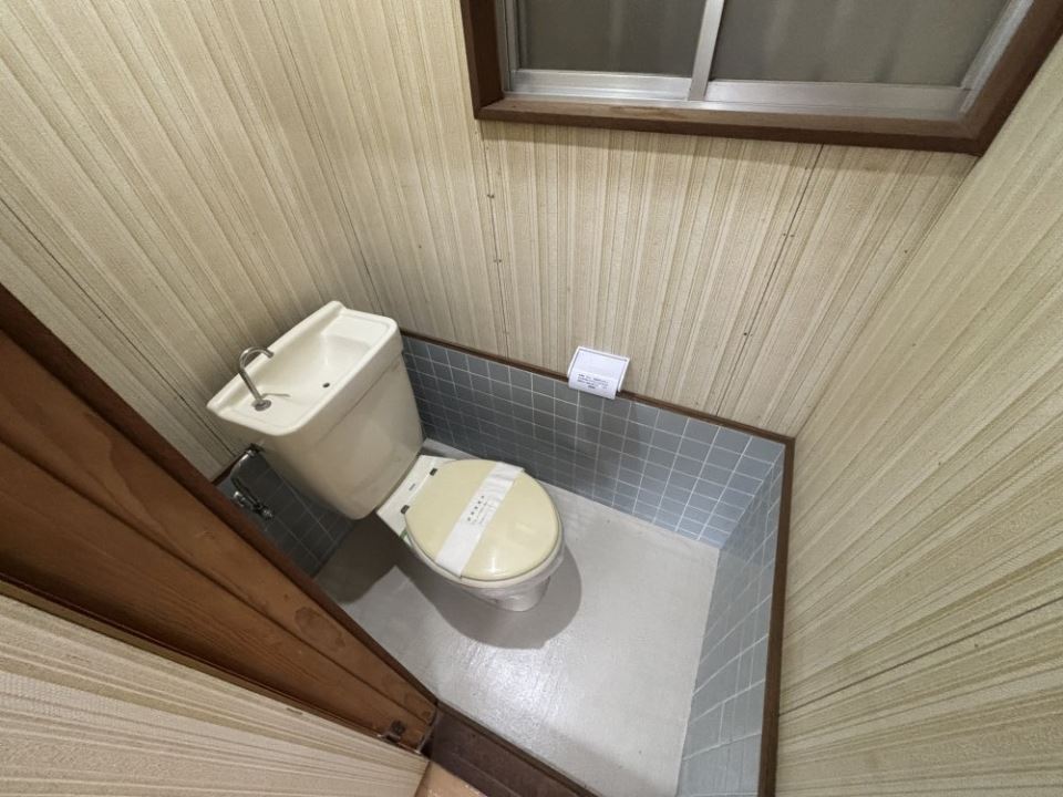 トイレ　玄関スペースです