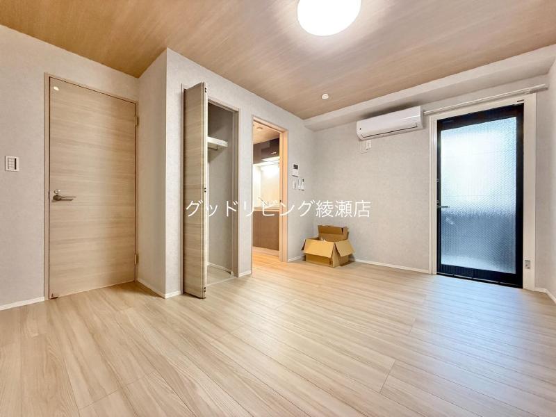 Grand villa ROKUCHOの居間写真
