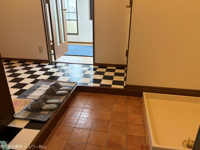 玄関　※他部屋の画像です（反転あり）