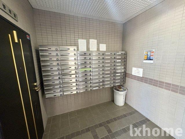 エントランス　落ち着いたエントランスです