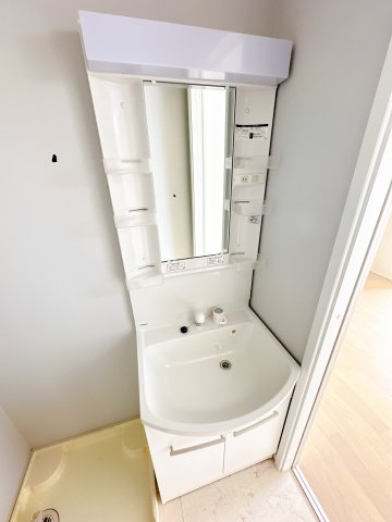 洗面設備　※同物件、同タイプ、間取り反転のお部屋です