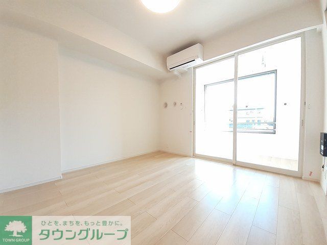カーサ レフィナードIIの居間写真