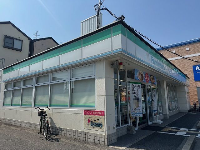 コンビニ　ファミリーマート雁屋西町店様（コンビニ）まで500m