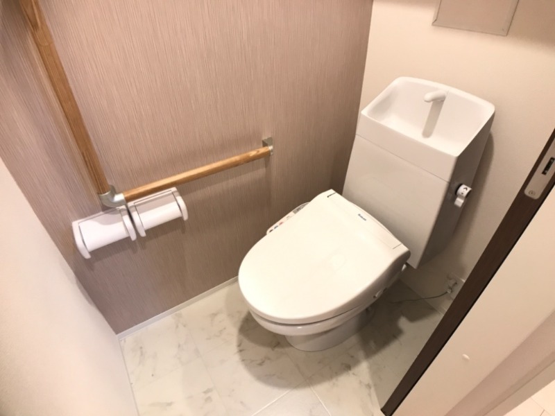ＪＲ信越本線 北高崎駅 徒歩10分 2階建 築8年のトイレ写真