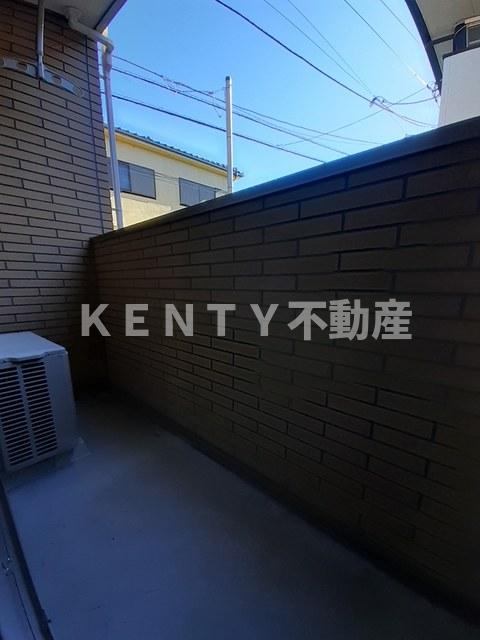 バルコニー　暖かな日差しのふりそそぐバルコニー