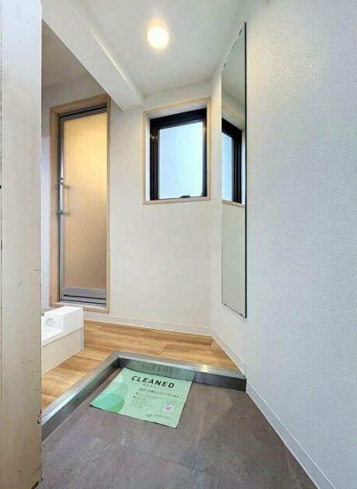 小田急線 世田谷代田駅 徒歩7分 5階建 築43年の玄関写真
