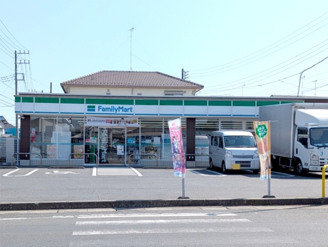 コンビニ　ファミリーマート富士見京塚店（コンビニ）まで604m