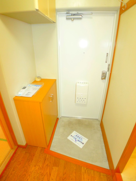 スカイクレスト小室3の玄関写真