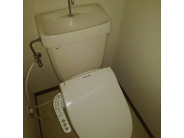 東武伊勢崎線 剛志駅 徒歩48分 2階建 築32年のトイレ写真