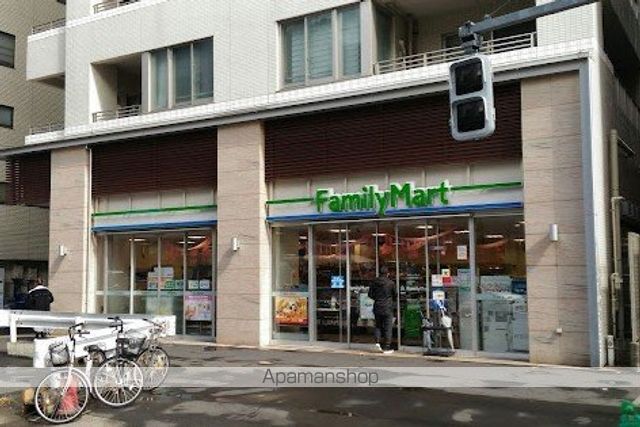 コンビニ　ファミマ青葉台１丁目店（コンビニ）まで306m
