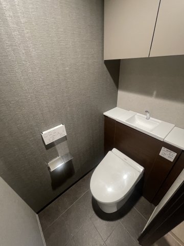 トイレ　※写真は同じマンションの違う部屋のものになります。