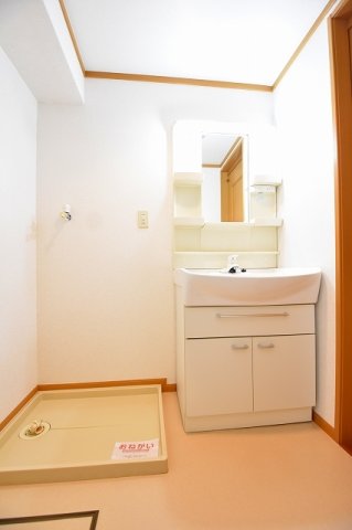 洗面設備　コンパクトで使いやすい洗面所