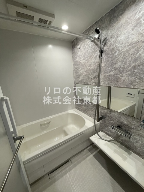 バス・シャワールーム　追焚・浴室乾燥機付快適バスルーム！便利で清潔感ある空間です
