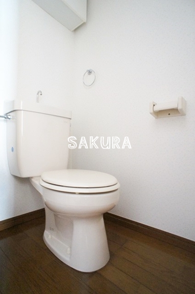 トイレ　落ち着いた色調のトイレです♪