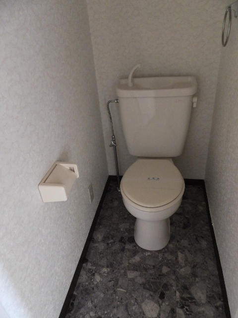 倉敷市 2階建 築31年のトイレ写真