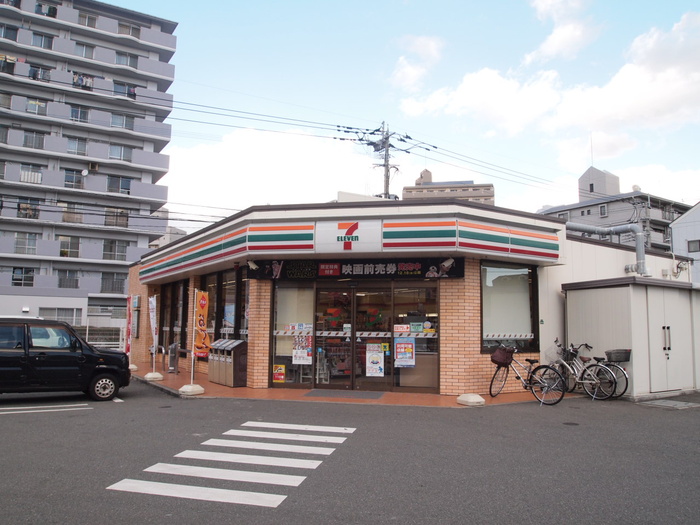 コンビニ　セブンイレブン（コンビニ）まで130m