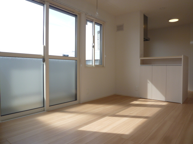 居室・リビング　明るいリビング