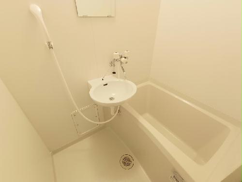 バス・シャワールーム　浴室乾燥付き。実際のお風呂は仕様が異なる場合がございます