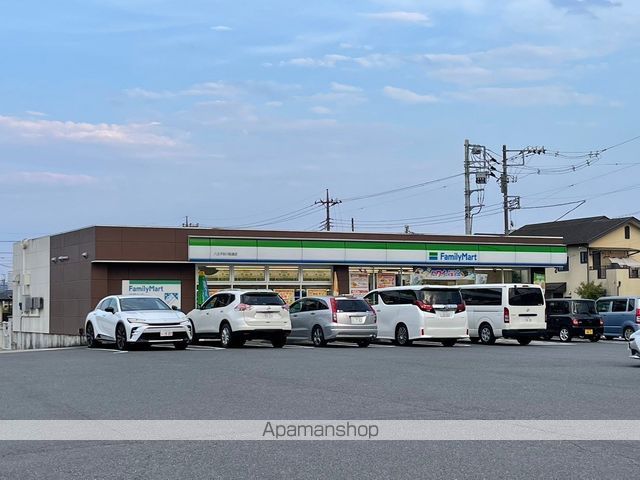 コンビニ　ファミリーマート（コンビニ）まで441m