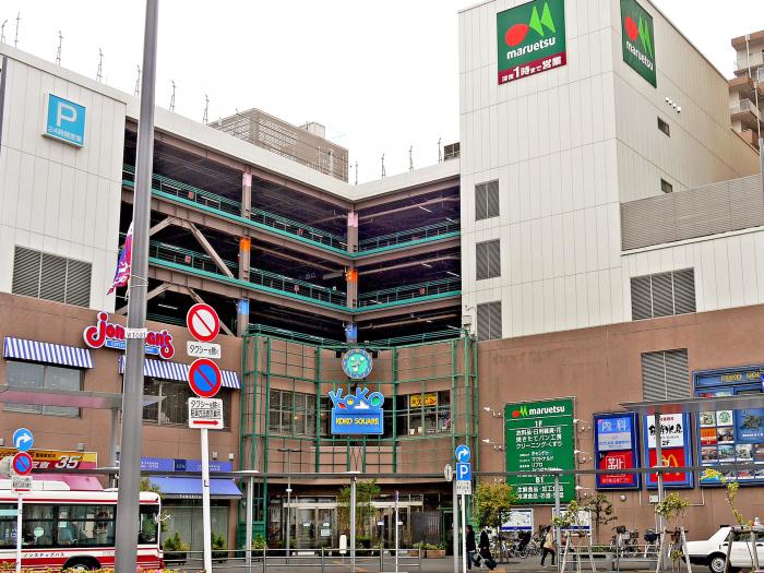 ショッピングセンター　ココスクエア（ショッピングセンター）まで593m