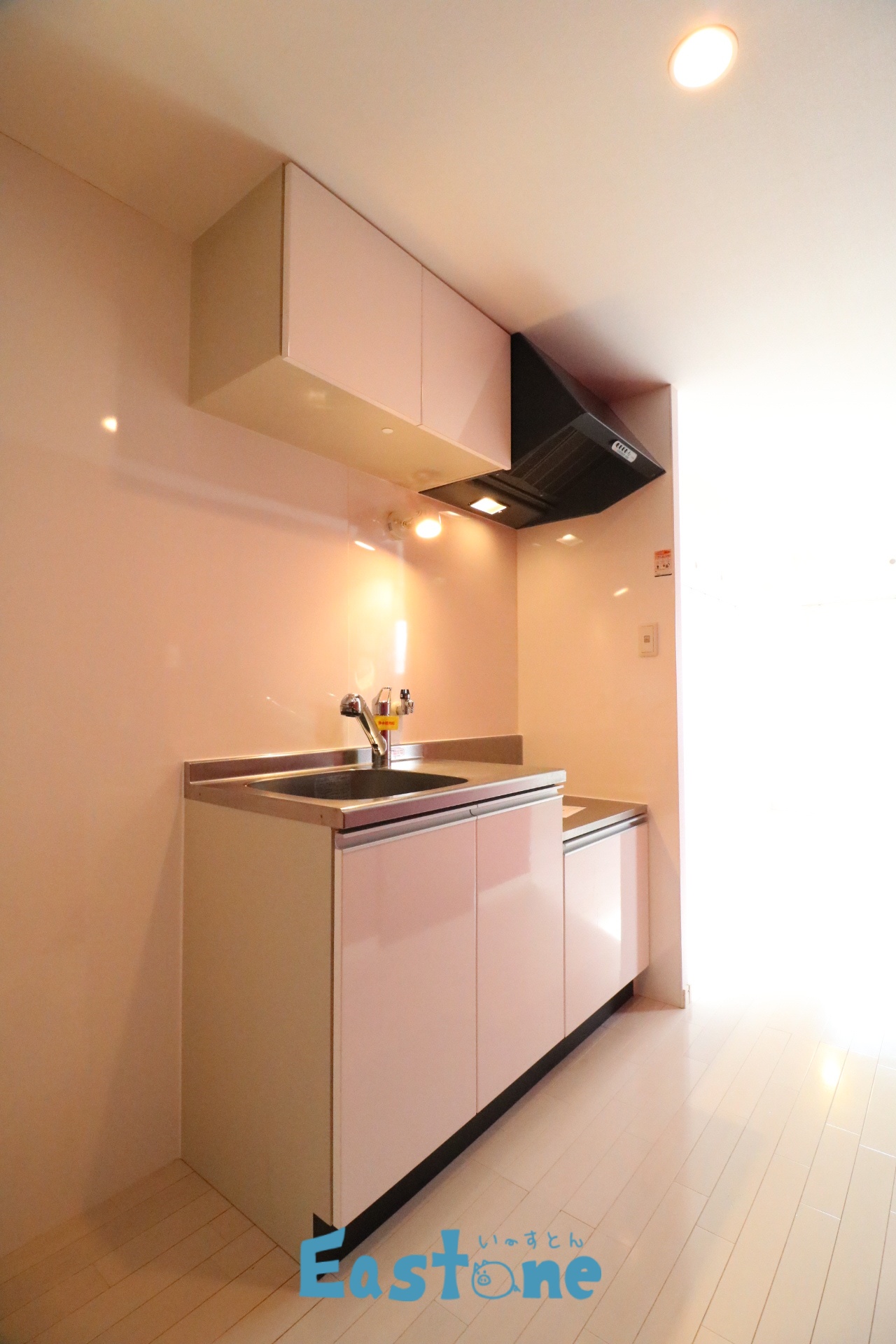 キッチン　たっぷり収納のついたキッチン