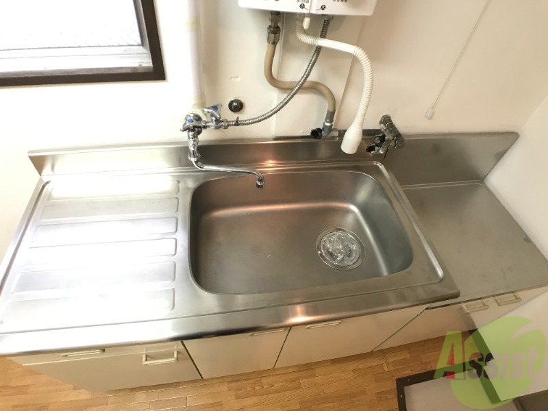 キッチン　キッチンは作業台もあり広めなので使いやすそうですね。