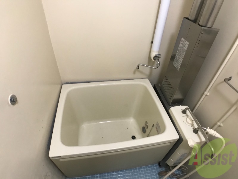 バス・シャワールーム　浴室はシンプル。一人暮らしにはちょうど良いサイズですね。