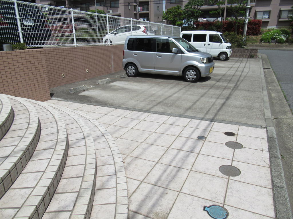 駐車場　最新の空き状況はスタッフまでお問い合わせください。